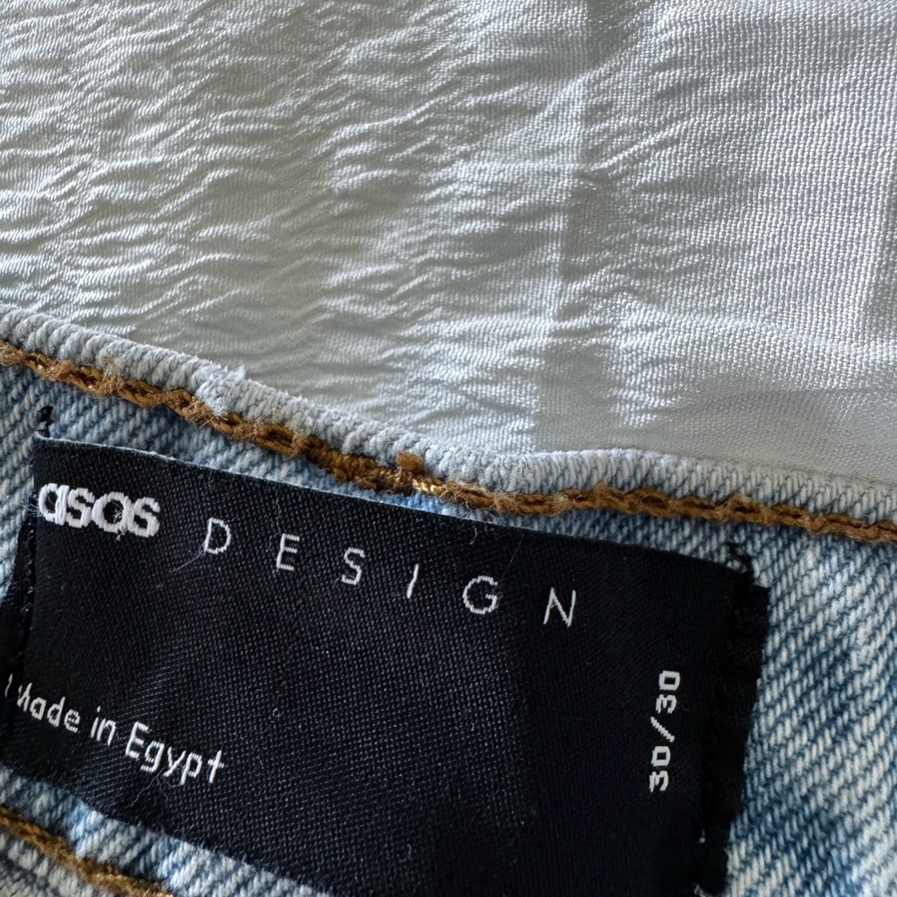 Light Wash Wide Leg Jeans - Picture 5 of 5